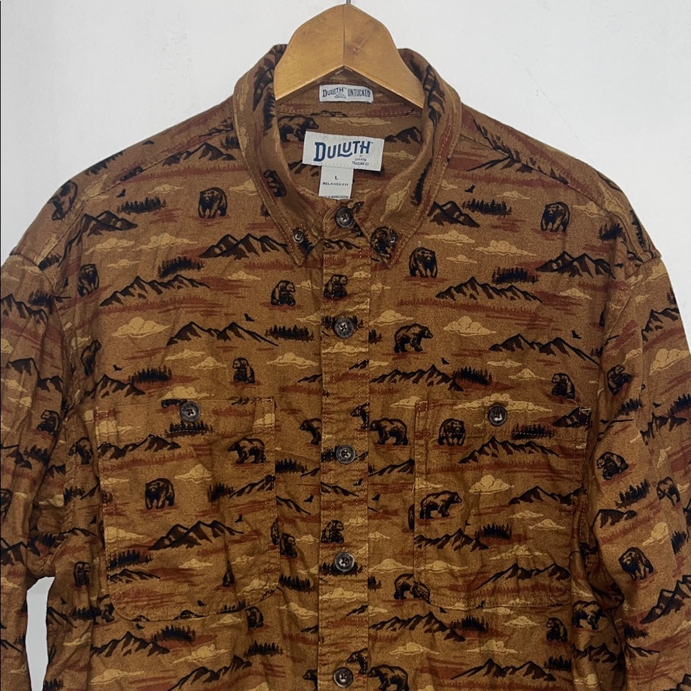 Duluth Trading Co Sz Large Brown Bear & Mountain Patterned 100% Cotton Shirt Men - Picture 2 of 8